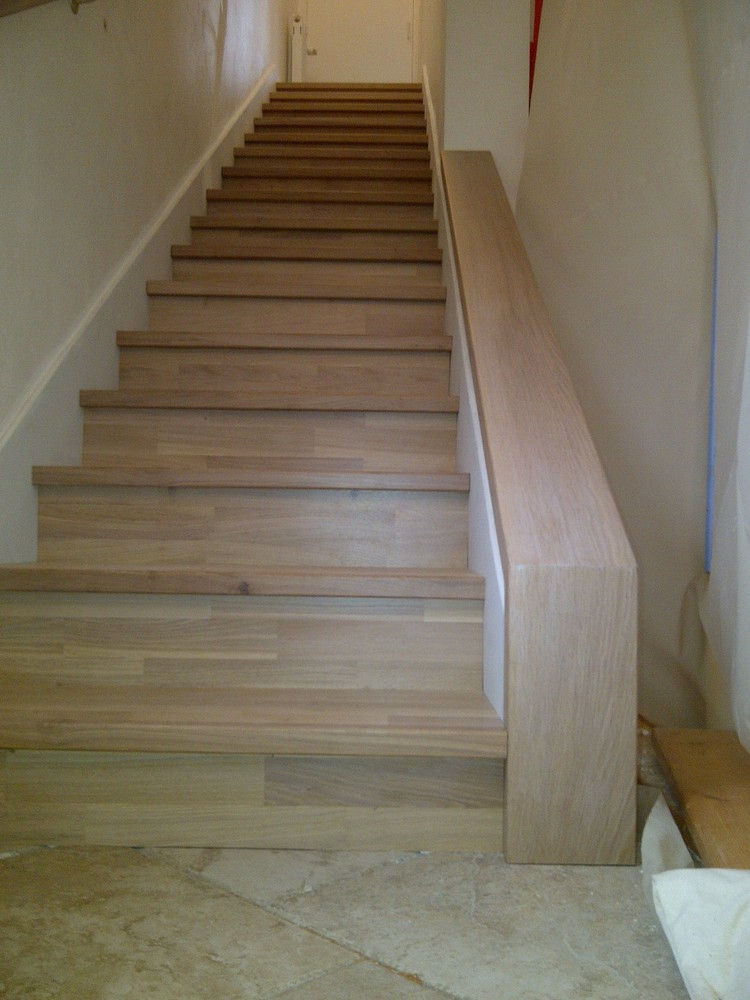 Escalier bois avec contremarches