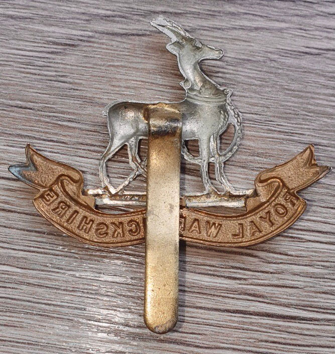 Thumbnail: Original Ww1  Warwickshire Regiment cap badge 