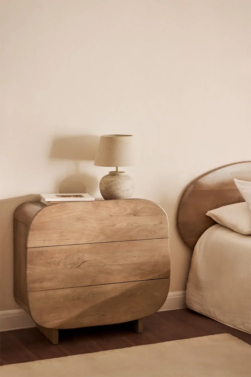 Commode avec trois tiroirs en manguier couleur naturel