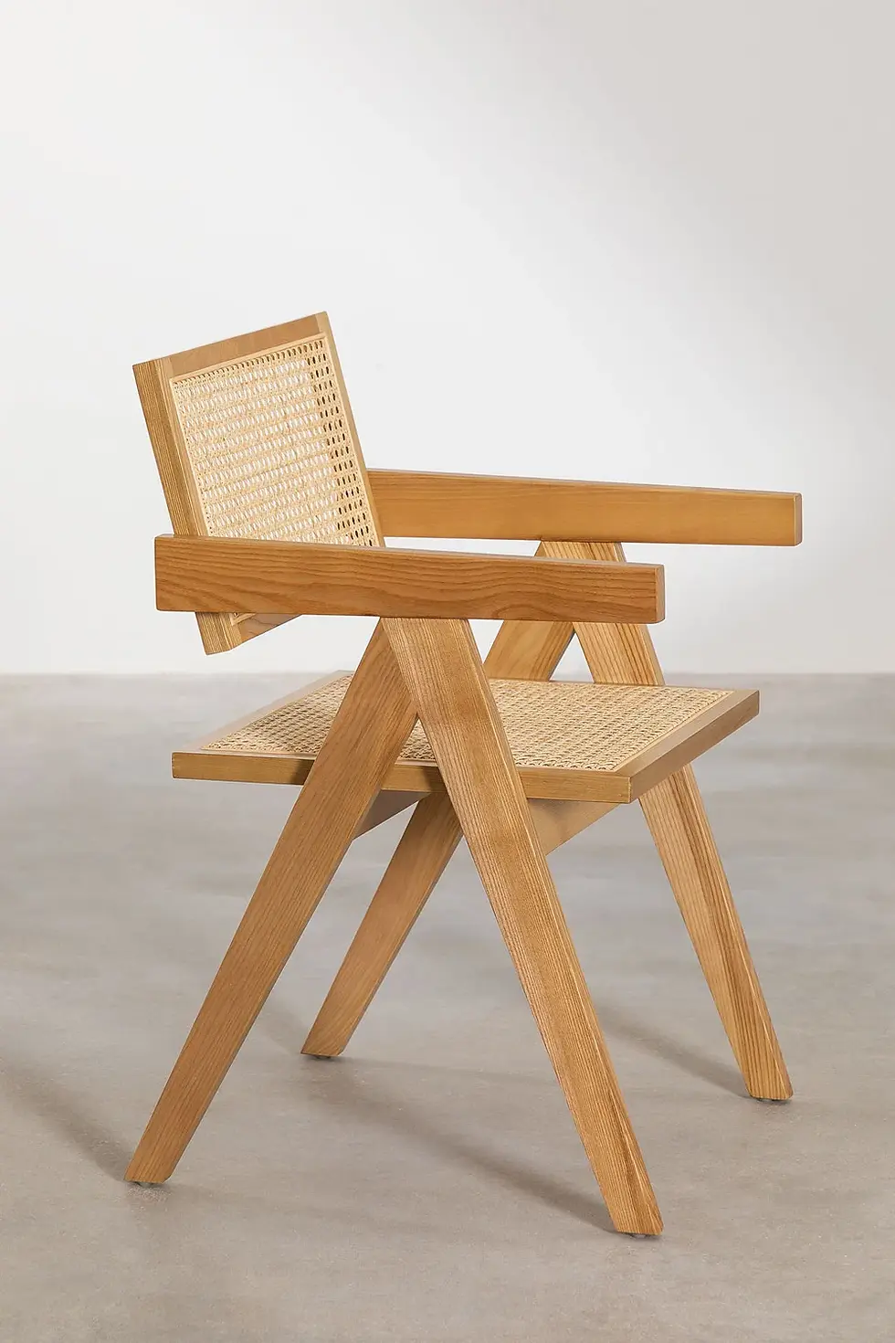 Miniature : chaise en bois de frêne naturel avec accoudoirs, assise et dossier en cannage