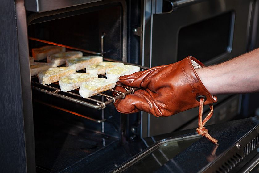 Miniature : Gant de cuisine en cuir marron