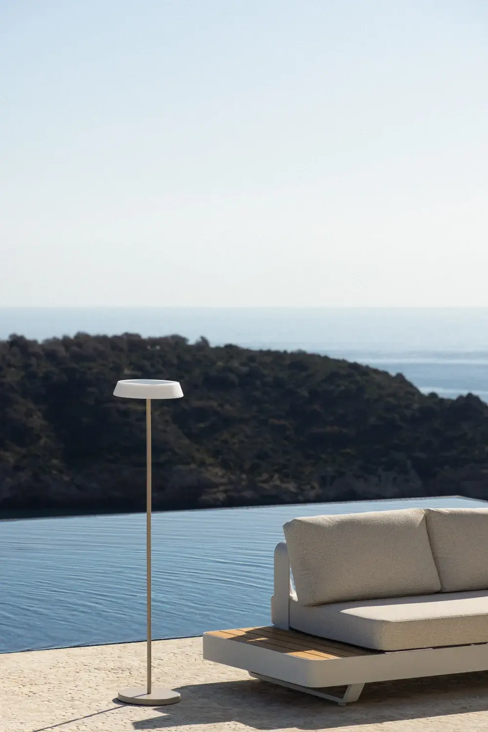 Lampadaire solaire LED beige