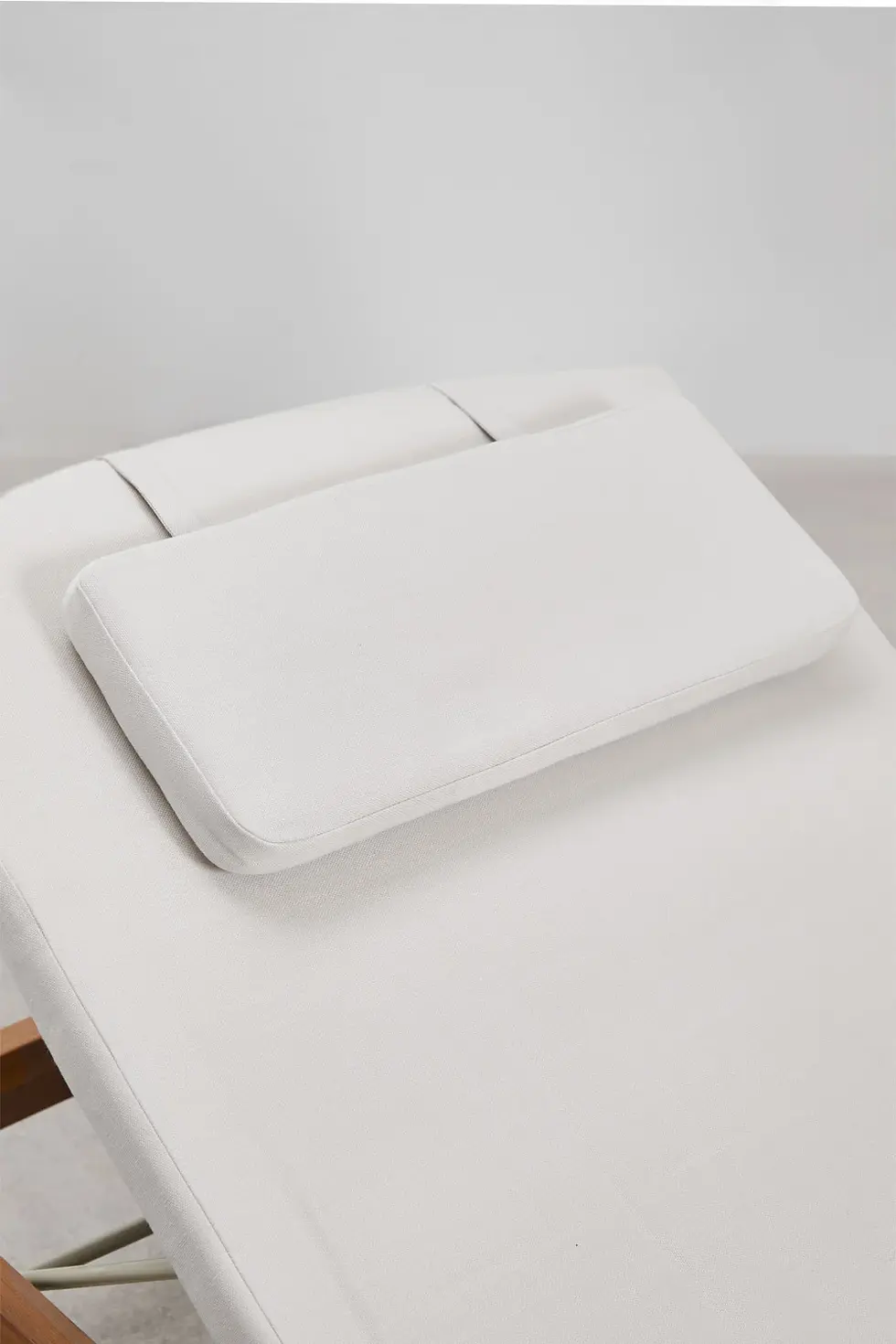 Miniature : Transat double en acacia avec coussins blancs