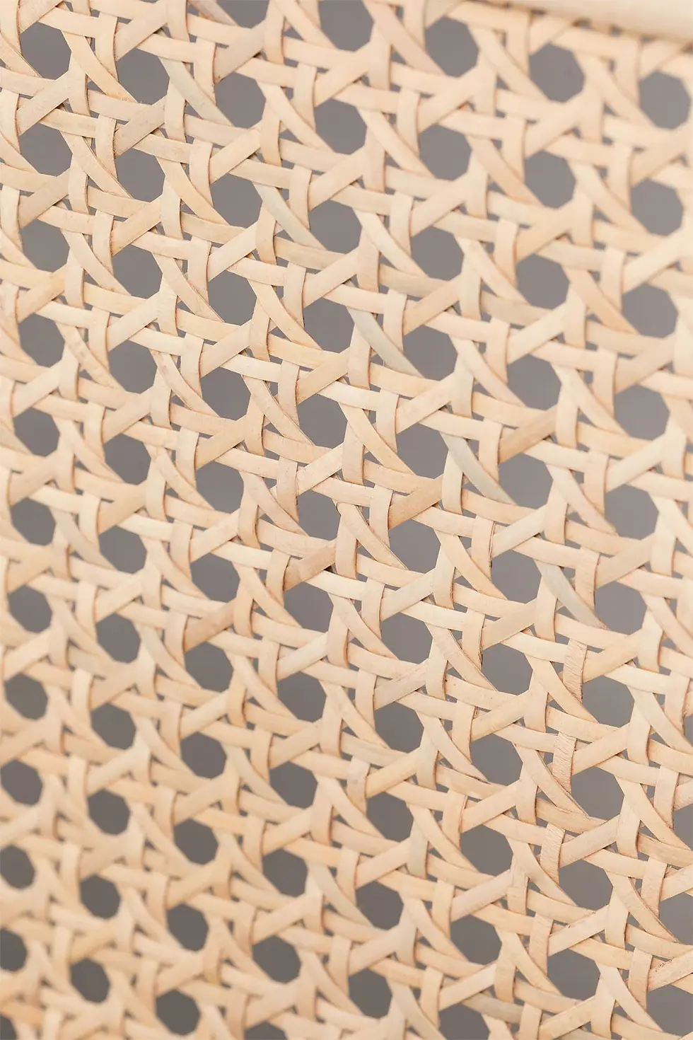 Miniature : Fauteuil en rotin et cannage avec coussin blanc crème