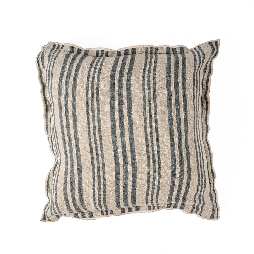Housse de coussin en lin naturel rayé et velours noir.
