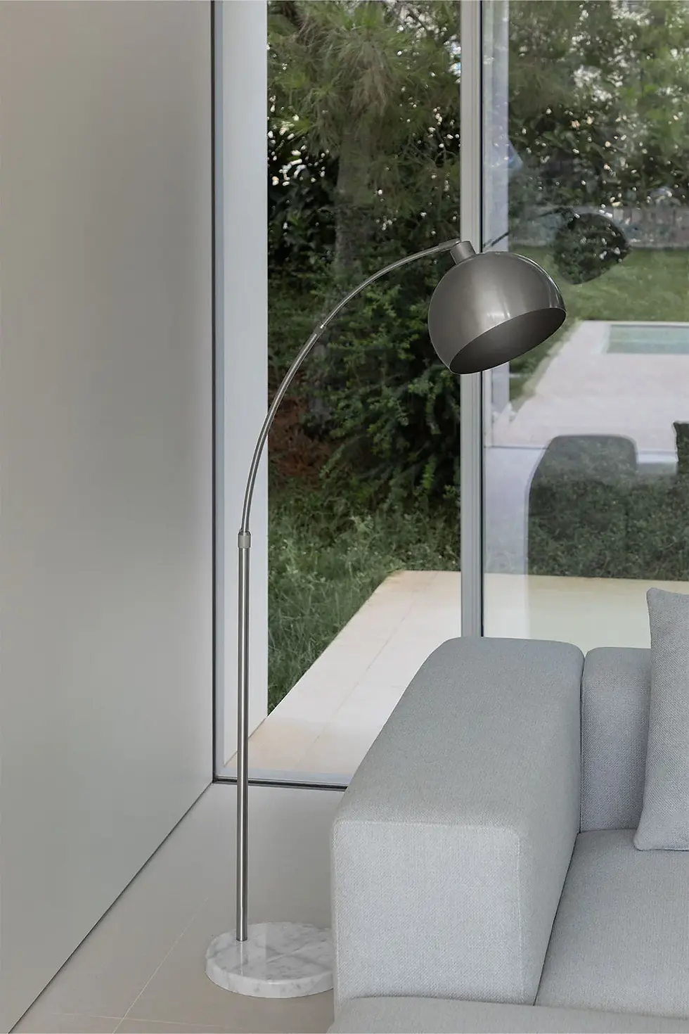 Lampadaire en métal argenté et socle en marbre hauteur 178 cm