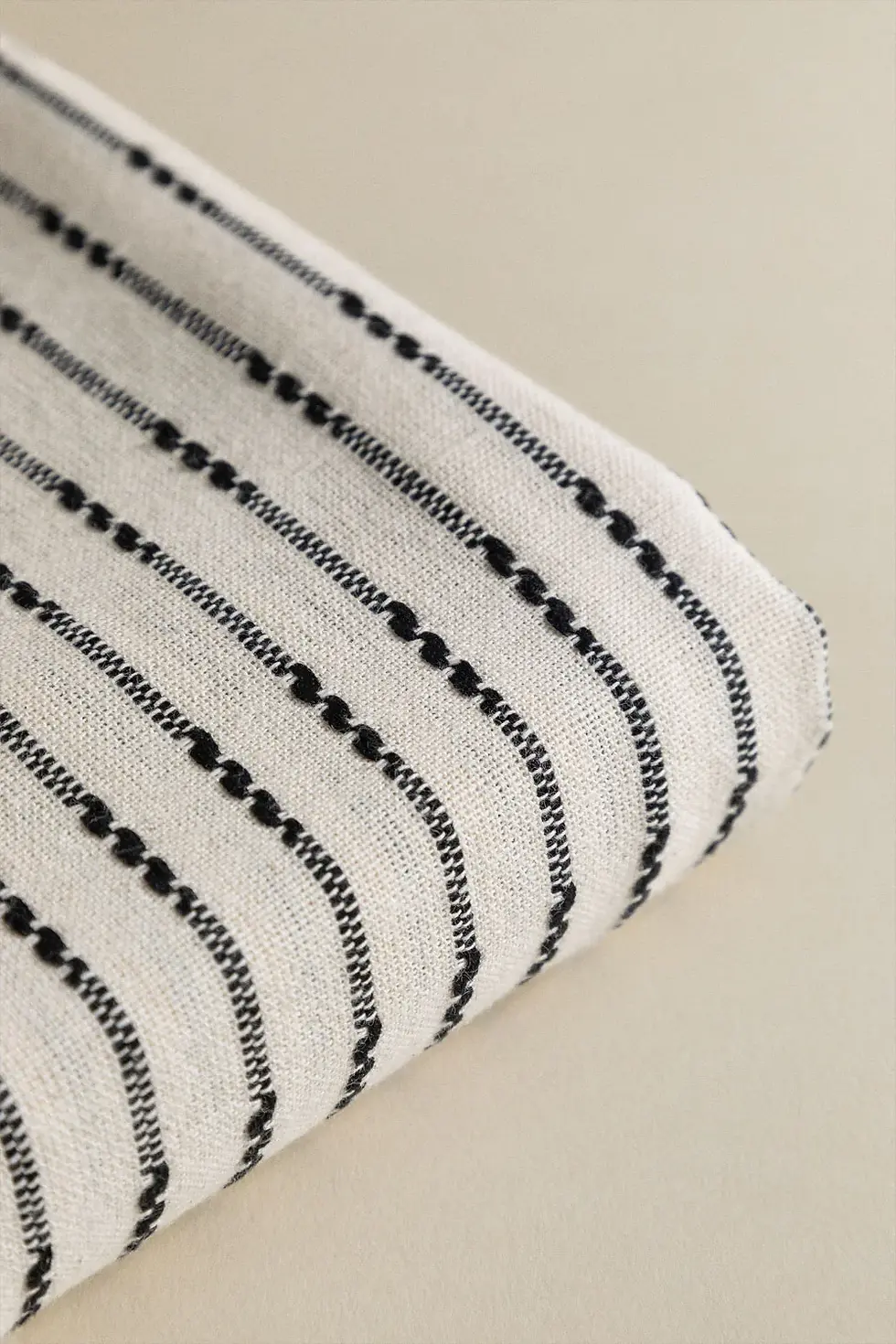 Miniature : Nappe en coton Beige et Noir - 240 x 140 cm