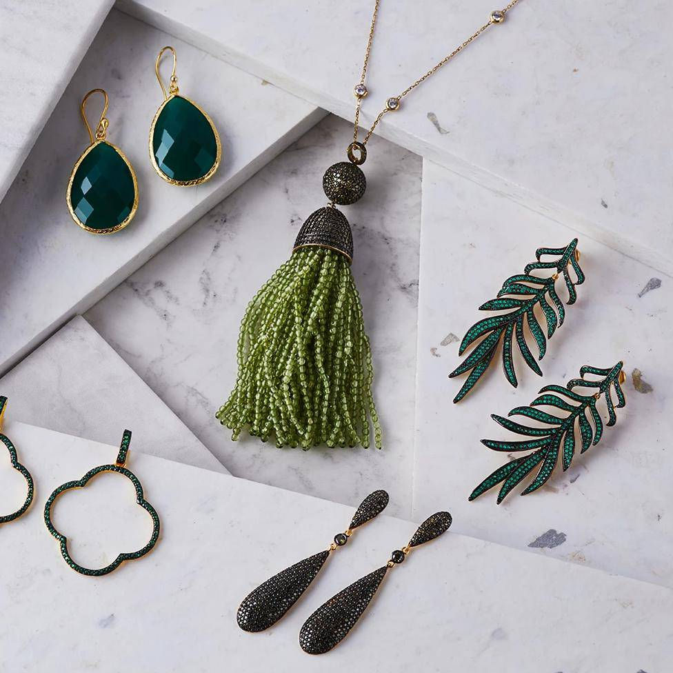 Miniature : Boucles d'oreilles longues plaqué or et zirconium vert émeraude