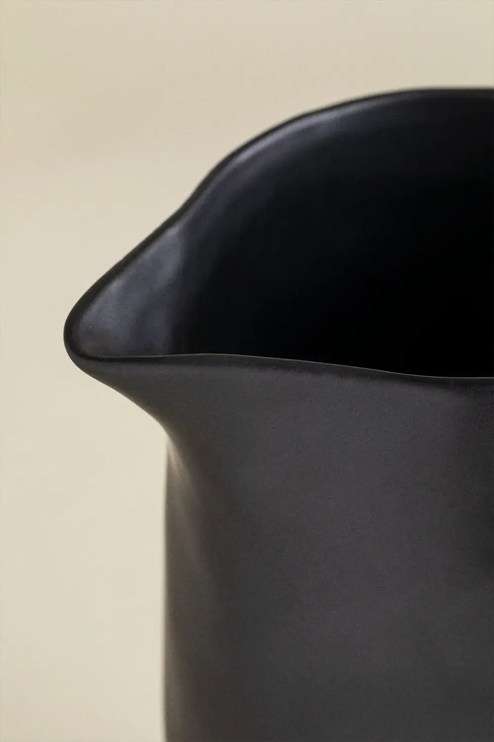 Miniature : Carafe en grès noir