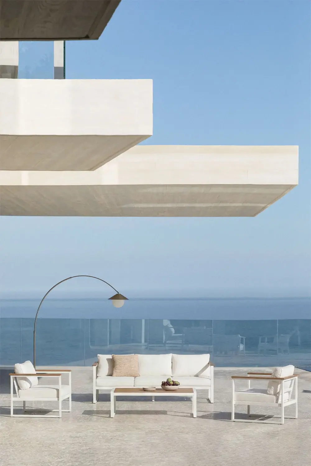 Ensemble de jardin en aluminium blanc et accoudoirs en bois d'acacia