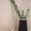 Thumbnail: vase noir en terracotta et raphia - 3 tailles