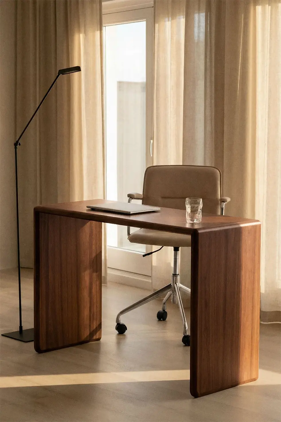 Bureau en noyer 110 x 45 cm