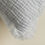 Miniature : Coussin en gaze de coton rose, gris et blanc