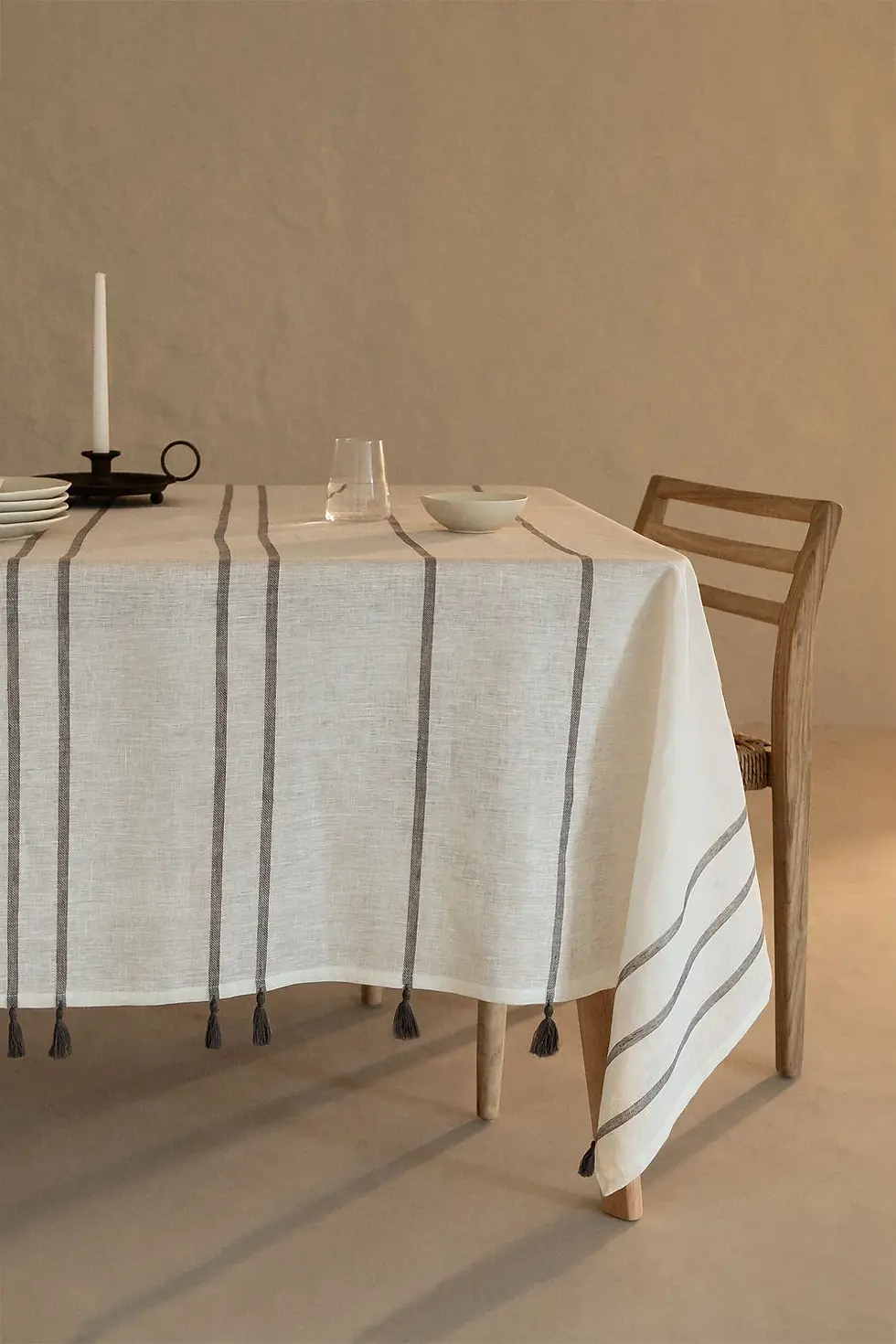 Miniature : Nappe en lin blanc et rayures grises 140 x 240 cm