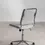 Miniature : Chaise de bureau à roulettes en tissu gris clair