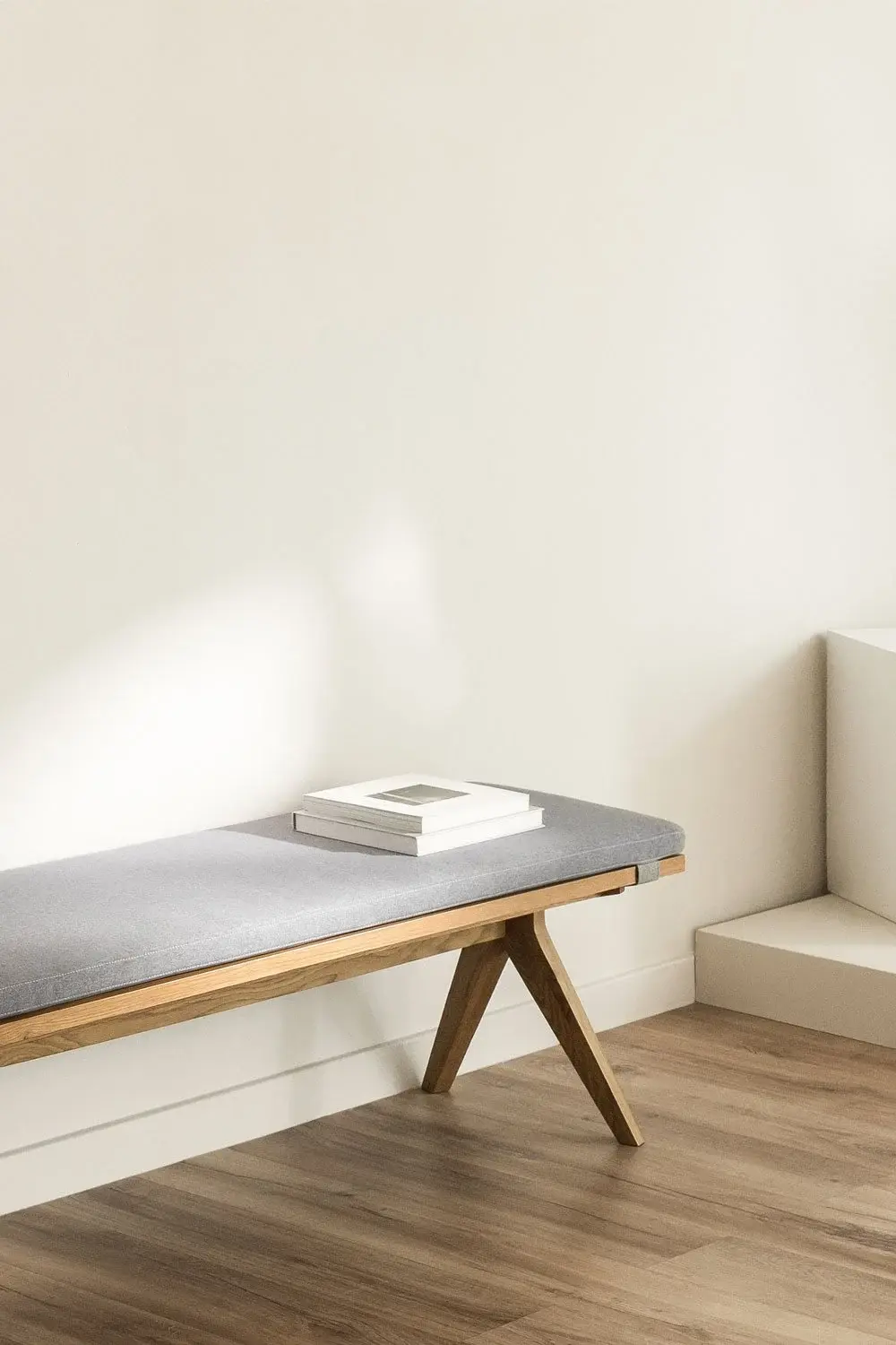 Banc en chêne avec coussin gris