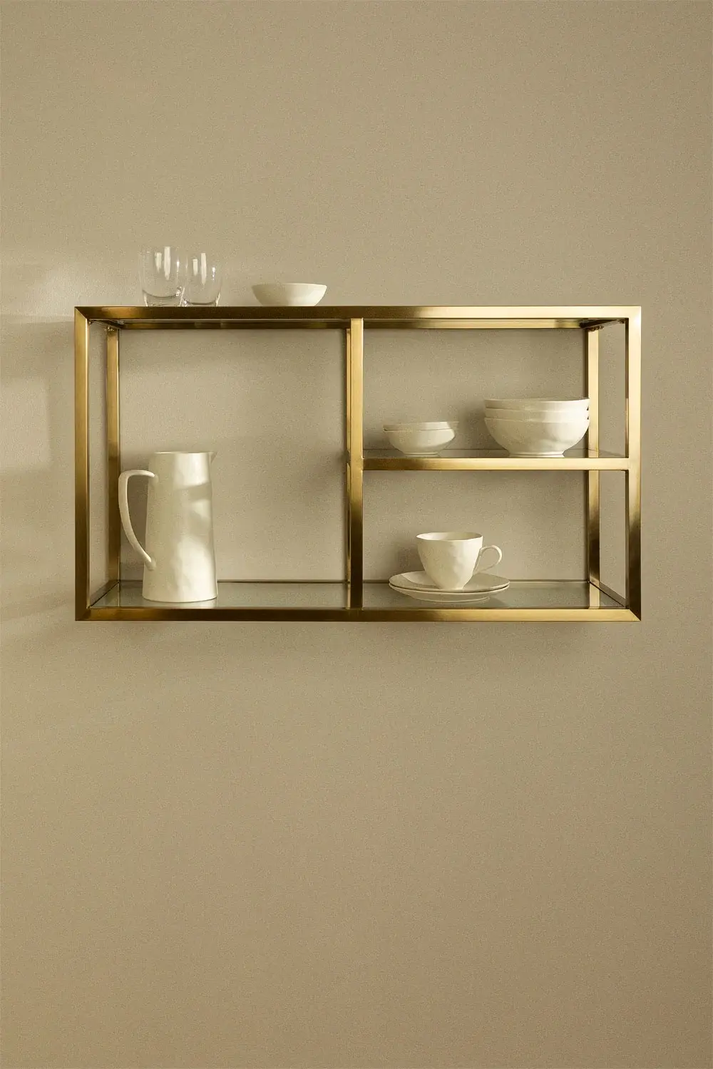 étagère murale en acier doré et étagère en verre