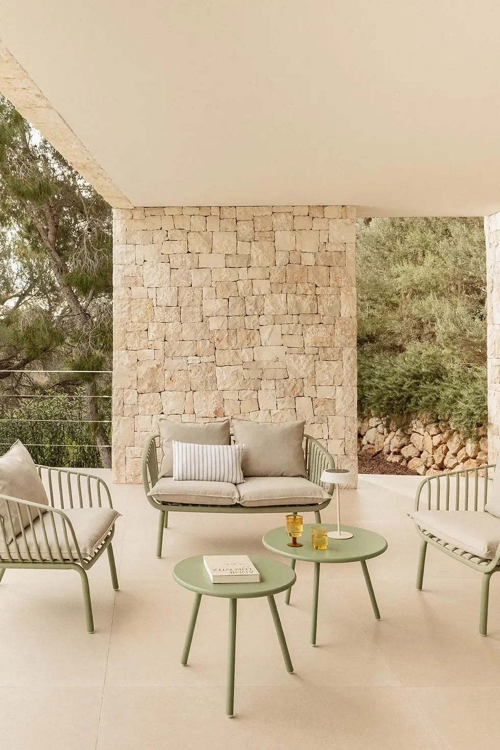 Ensemble de jardin canapé fauteuils et tables basses Vert