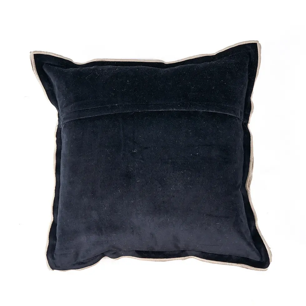 Housse de coussin en lin naturel rayé et velours noir.