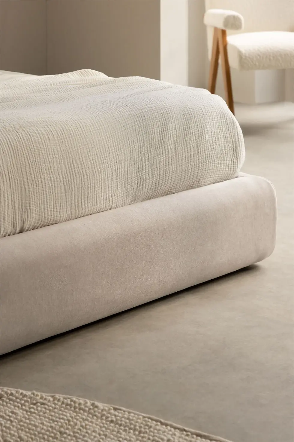 Miniature : Lit tapissé avec coffre de rangement beige clair NORENA