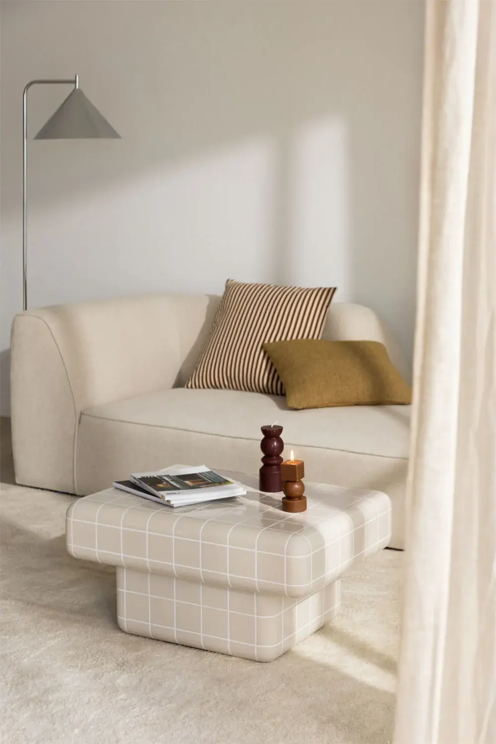 Table basse effet carrelage beige
