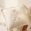 Miniature : Coussin avec broderies couleur crème