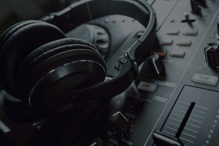 dj-equipment_93675-132648_edited.jpg