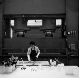 Tom Lieber perfecting his advanced finger painting technique on large scale monotypes Garner Tullis Workshop's big press in Emeryville CA 1985. Photo © 1985 Richard Tullis