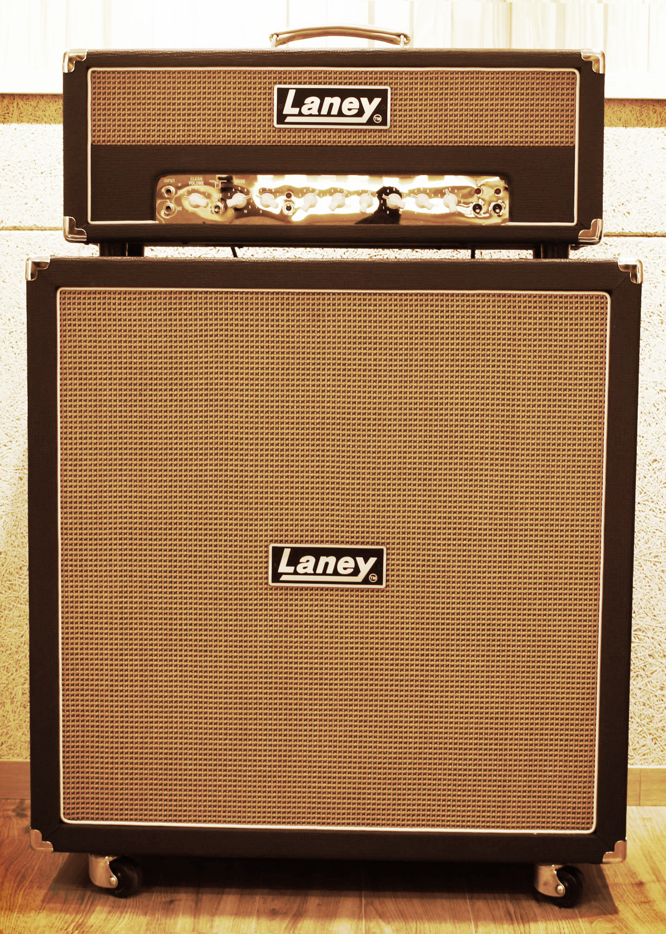 C room Guitar amp