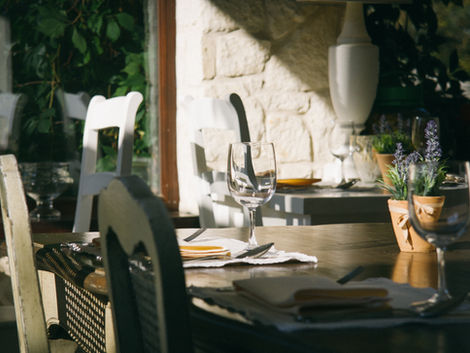 Indoor Dining Set to Reopen in New York City
