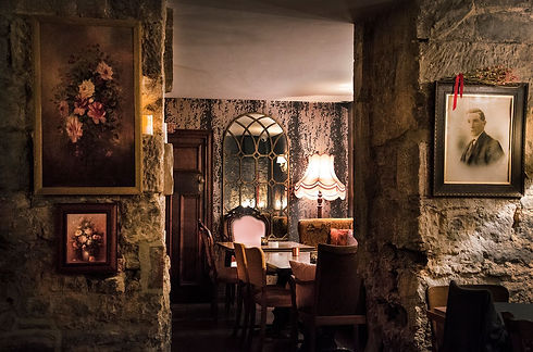 Lola Jeans speakeasy