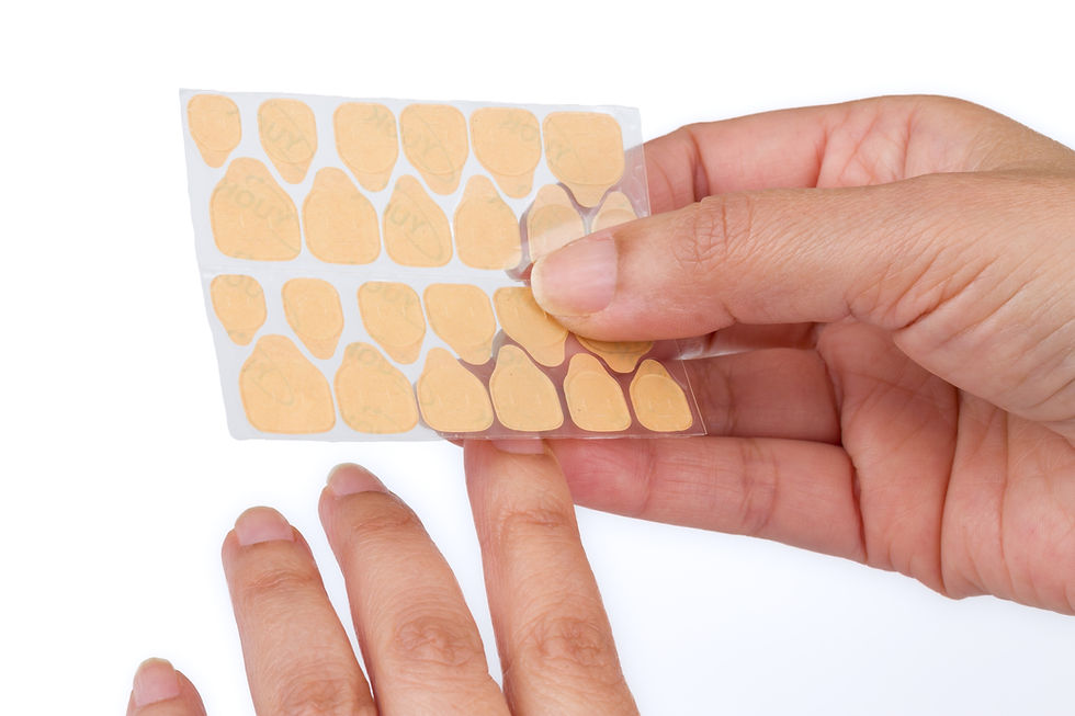 Thumbnail: Two hands showing how to choose a proper Jelly Glue Tab size for a finger