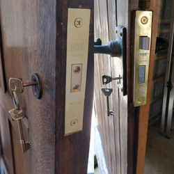 Locksmith + near + me