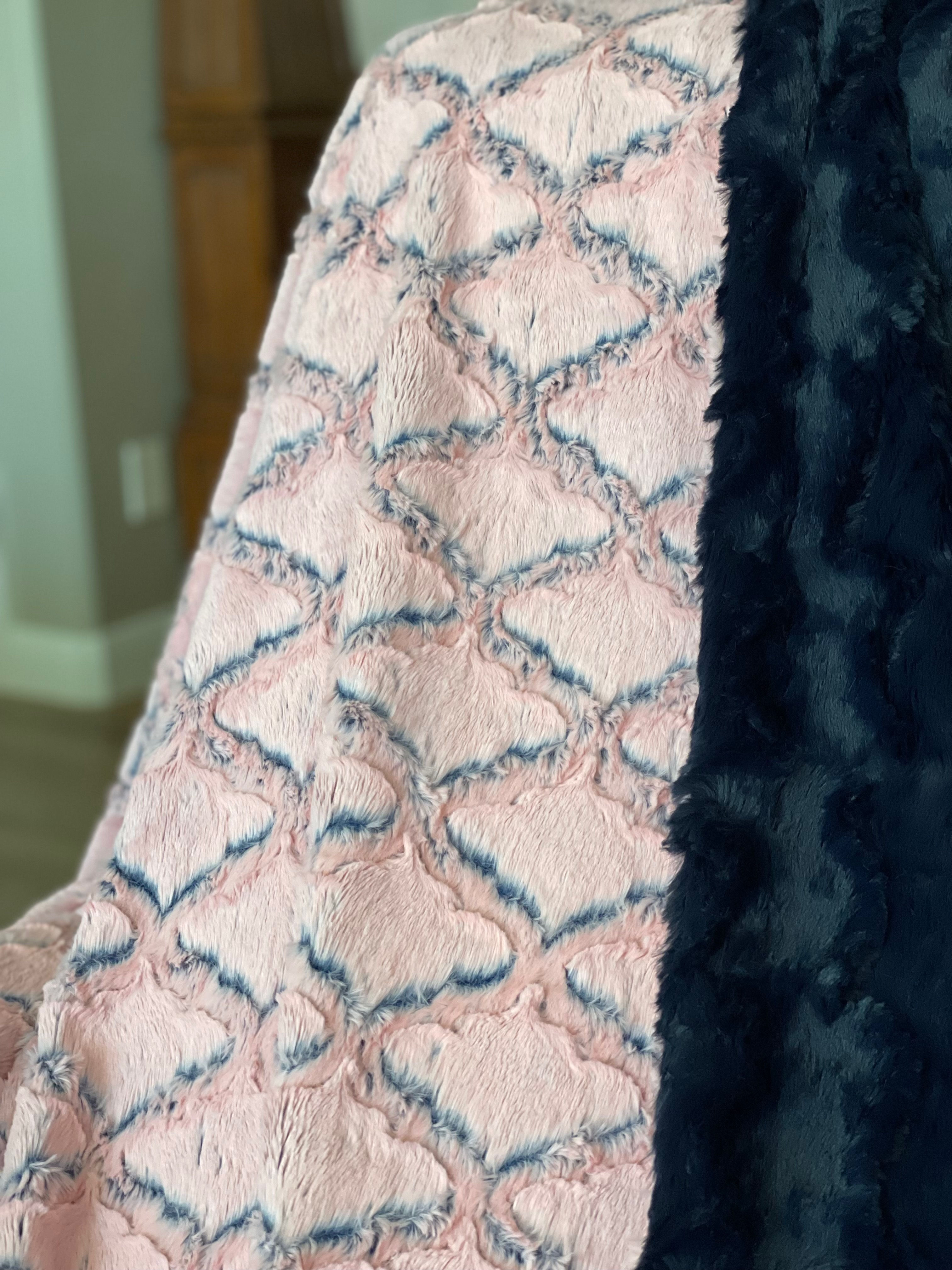 FROSTED LATTICE CORAL AND NAVY • GLACIER INK