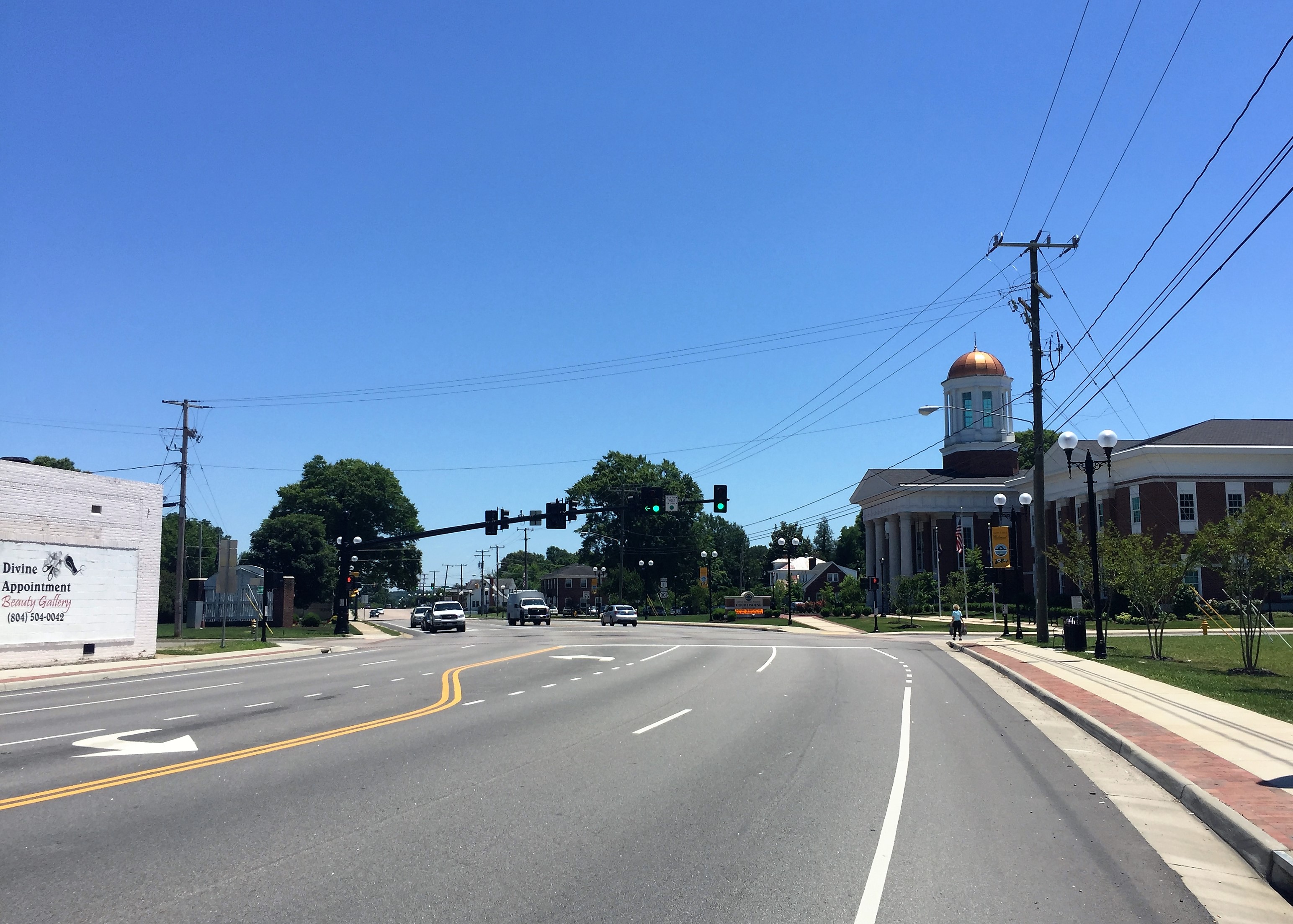 Colonial Heights Boulevard and courthouse in Colonial Heights, Virginia