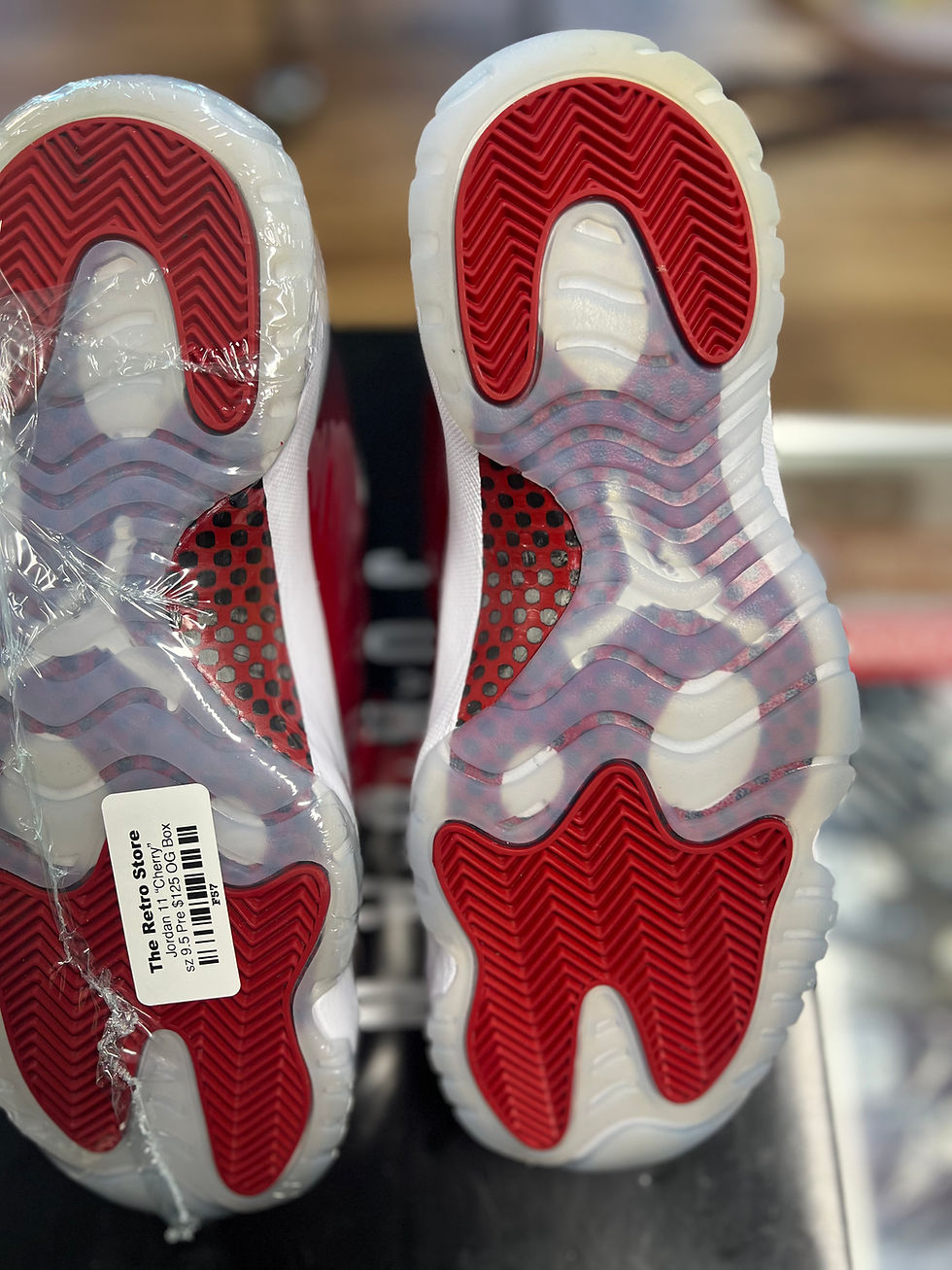 Thumbnail: Jordan 11 “Cherry” sz 9.5 Preowned 
