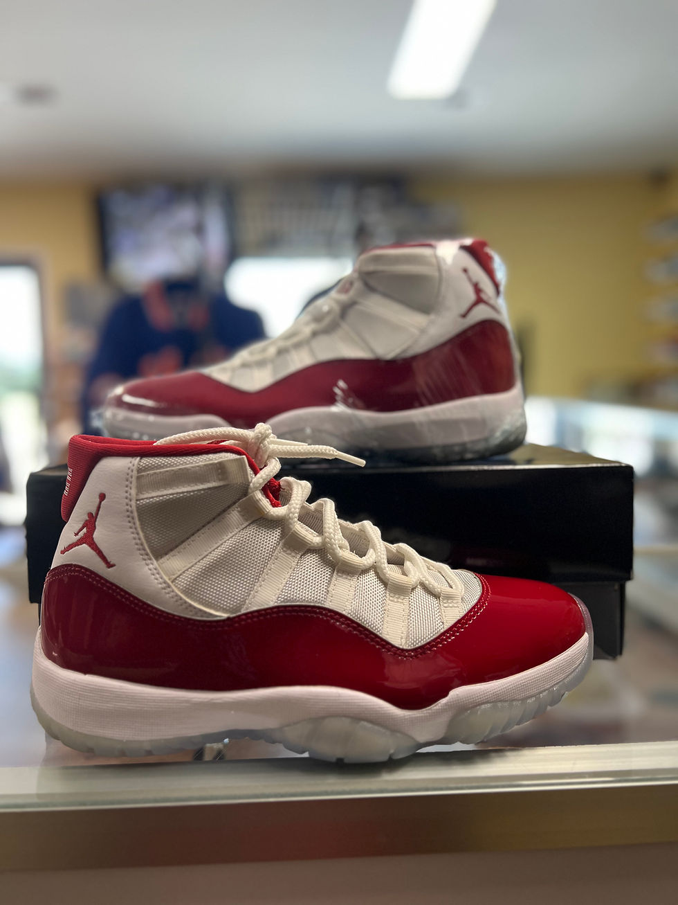 Thumbnail: Jordan 11 “Cherry” sz 9.5 Preowned 