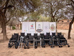 Entregan sillas de ruedas a pobladores del Chaco