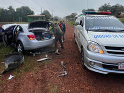ITAPÚA: Choque entre vehículos en la Ruta PY06 en María Auxiliadora deja solo daños materiales.