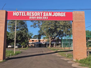 Hotel Resort San Jorge con canchas de fútbol y pádel: Para reservas y más información comunicarse al 0981 900 293