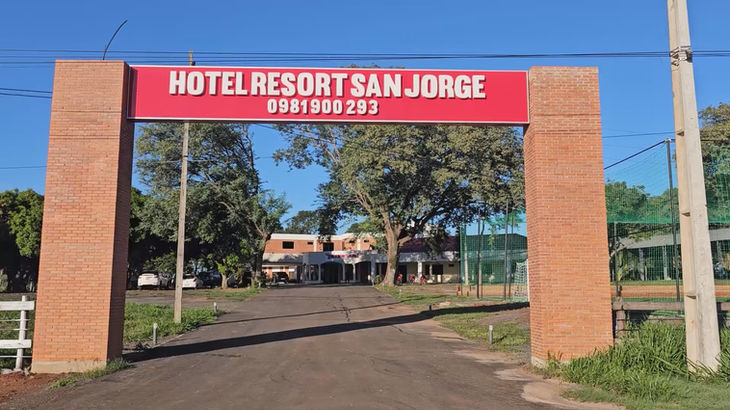 Hotel Resort San Jorge con canchas de fútbol y pádel: Para reservas y más información comunicarse al 0981 900 293