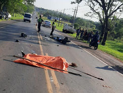 Motociclista muere tras ser arrollado por camión: El conductor del tracto camión huyó, pero lo encontraron