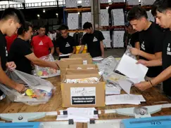 Kits escolares: Contenedor llegó a otro puerto y podría haber retraso