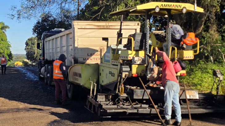 Avanza asfaltado en Santa Librada: Gobernación ejecuta trabajos en varias cuadras del barrio