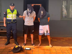 ITAPÚA: Dos jóvenes aprehendidos tras hurto de reflector en plaza pública de Bella Vista.