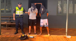 ITAPÚA: Dos jóvenes aprehendidos tras hurto de reflector en plaza pública de Bella Vista.