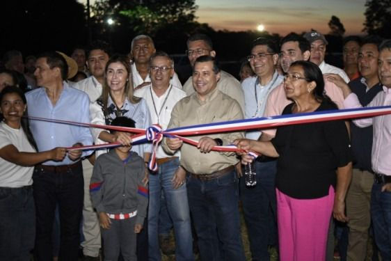 ANDE inauguró obras de trifasicación en Yaguarón, en beneficio de más de 100 familias