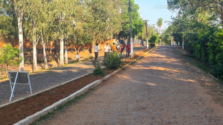 Inician pavimentación en la Jefatura Policial: Cesarito Sosa encabezó la palada inicial de la obra