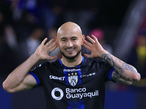 “Cocoliso” González volvió a marcar en la Libertadores: Delantero iturbeño va tras el récord histórico de Cabañas