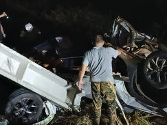 Violento choque contra una columna deja un muerto y otro herido grave en Villa Oliva